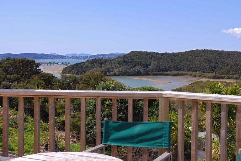 Photo of property in 1 Waterview Place, Haruru, 0204