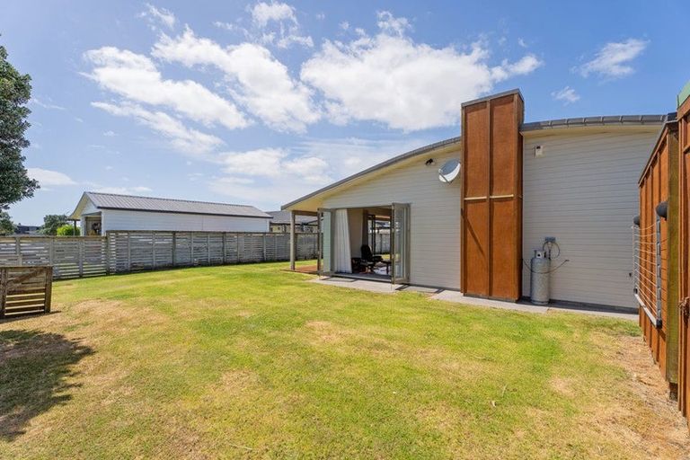 Photo of property in 140 Ngaio Drive, Matarangi, Whitianga, 3592