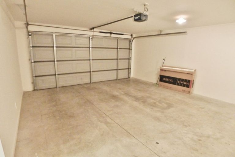 Photo of property in 145f Hobsonville Road, West Harbour, Auckland, 0618