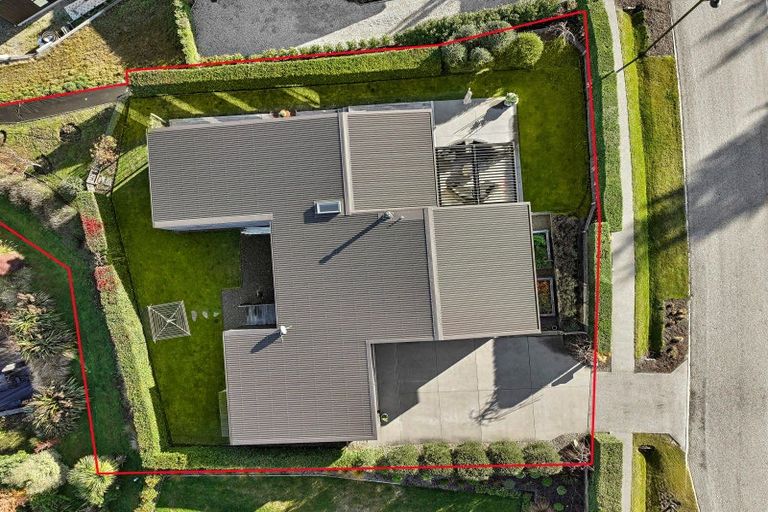 Photo of property in 35 Kirimoko Crescent, Wanaka, 9305