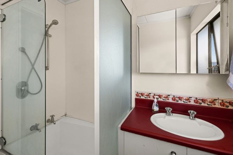 Photo of property in 703 Princes Street, Parkvale, Hastings, 4122