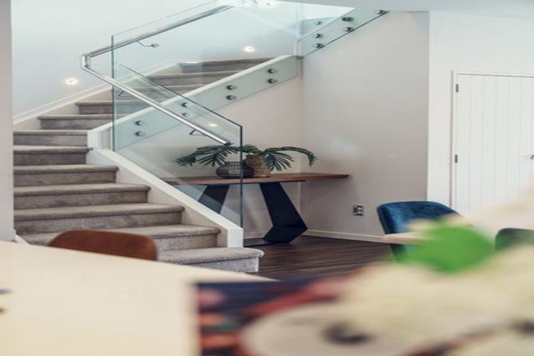 Photo of property in 25 View Road, Henderson, Auckland, 0612