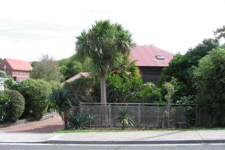 Photo of property in 4 Huntly Road, Campbells Bay, Auckland, 0630