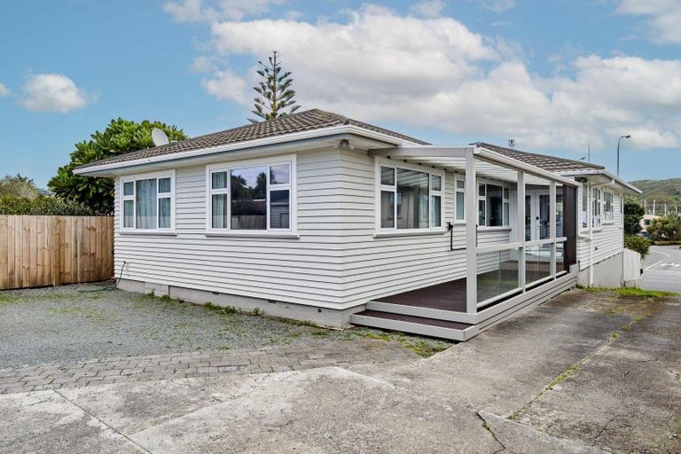 Photo of property in 14 Mana Esplanade, Paremata, Porirua, 5026