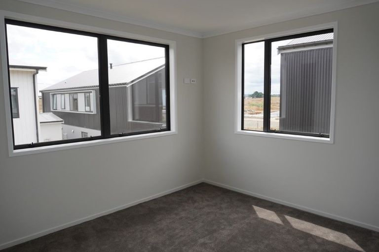 Photo of property in 16 Wai Place, Westgate, Auckland, 0614