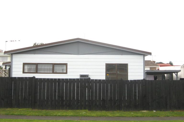 Photo of property in 1/4 Naumai Place, Spotswood, New Plymouth, 4310