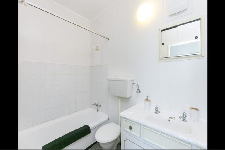 Photo of property in Hobson Court Flats, 27/70 Hobson Street, Thorndon, Wellington, 6011
