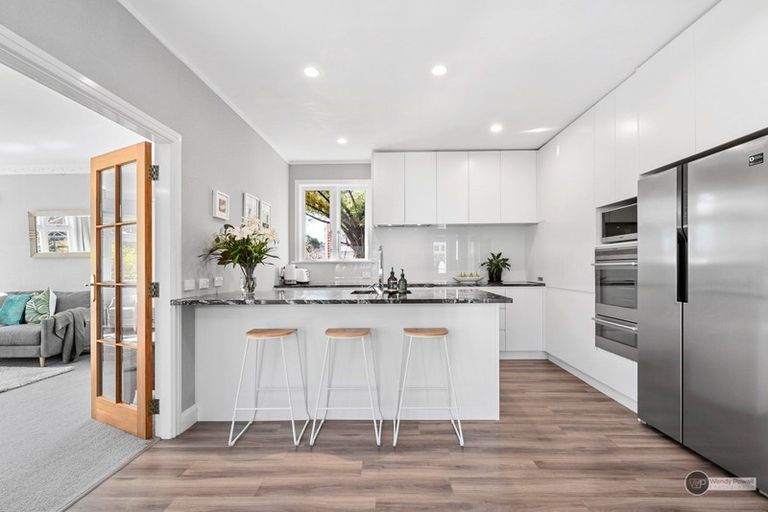 Photo of property in 37 Totara Crescent, Woburn, Lower Hutt, 5010