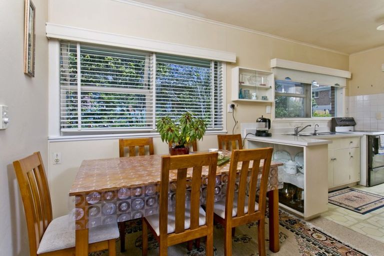 Photo of property in 2/13 Liston Street, Northcote, Auckland, 0627