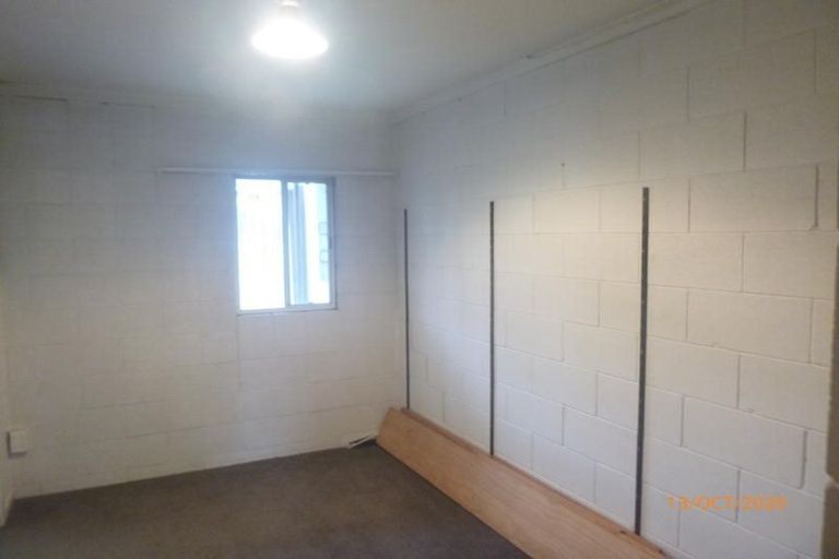 Photo of property in 2/1b Divich Avenue, Te Atatu South, Auckland, 0610