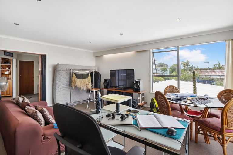 Photo of property in 75 Gossamer Drive, Pakuranga Heights, Auckland, 2010