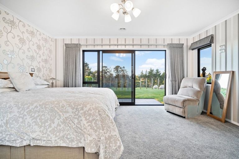 Photo of property in 8 Greenridge Lane, Merrilands, New Plymouth, 4312