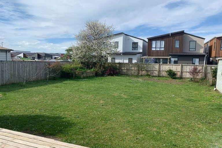Photo of property in 22 Arimu Road, Papakura, 2110
