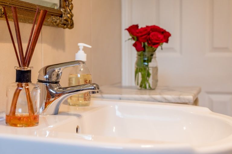 Photo of property in 48 Eastglen Road, Glen Eden, Auckland, 0602