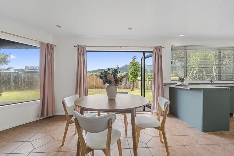 Photo of property in 12 Kaitake Place, Oakura, 4314