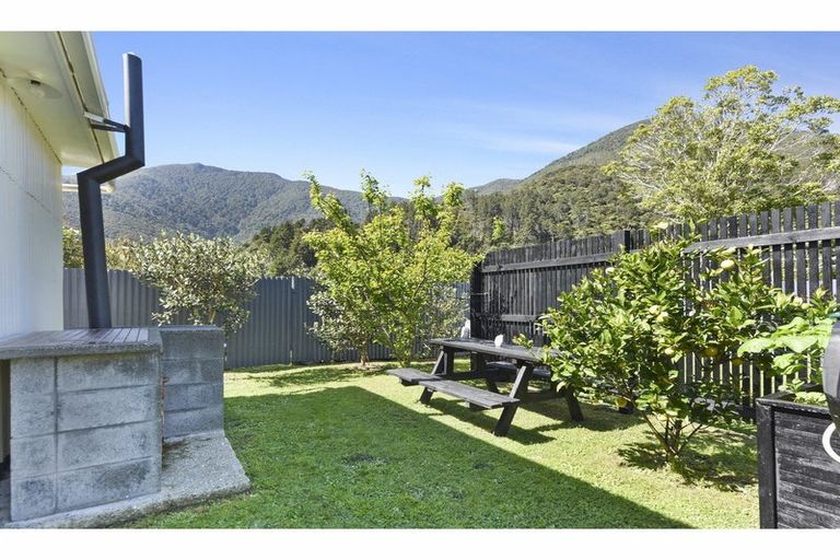 Photo of property in 20 Renata Road, Okiwi Bay, 7193