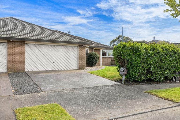 Photo of property in 2/17 Cardigan Bay Place, Addington, Christchurch, 8024