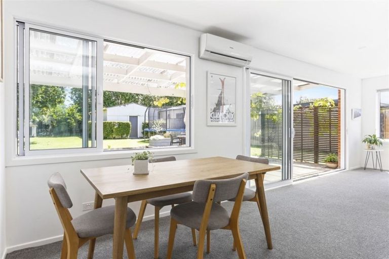 Photo of property in 53 Beach Road, Te Atatu Peninsula, Auckland, 0610