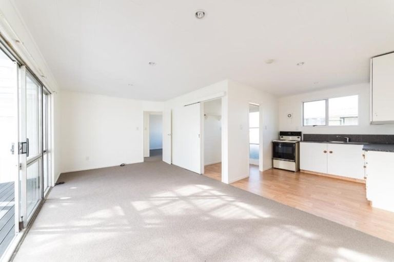 Photo of property in 2/80 Portage Road, New Lynn, Auckland, 0600