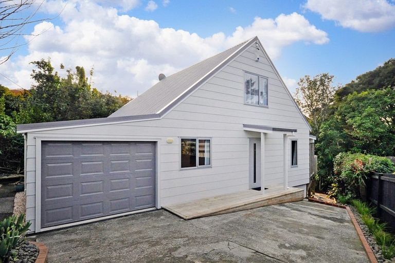 Photo of property in 46a Elliston Crescent, Stanmore Bay, Whangaparaoa, 0932