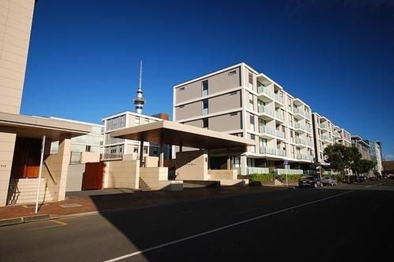 Photo of property in Stratis Apartments At Lighter Quay, 310/83 Halsey Street, Auckland Central, Auckland, 1010