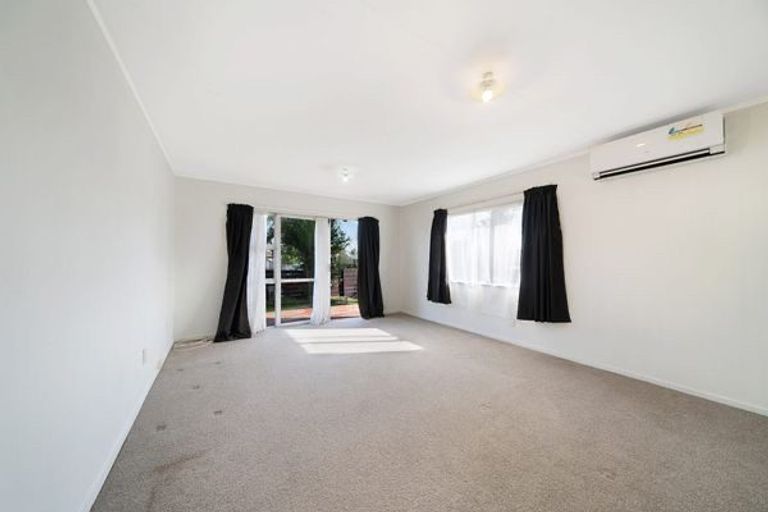 Photo of property in 1/47 Flanshaw Road, Te Atatu South, Auckland, 0610