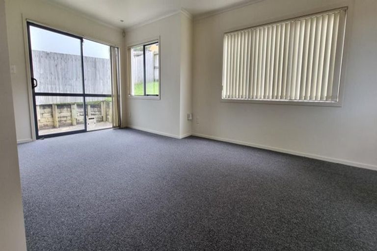 Photo of property in 37 Heathglen Place, Bayview, Auckland, 0629