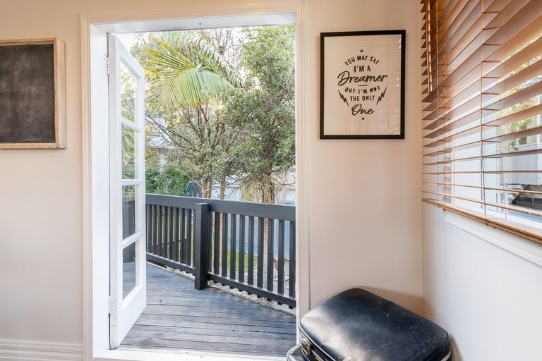 Photo of property in 48 Eastglen Road, Glen Eden, Auckland, 0602