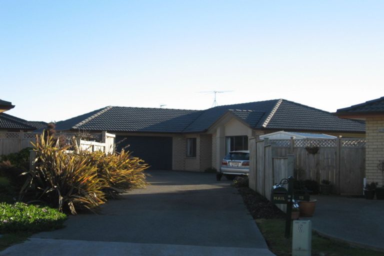 Photo of property in 15 Greta Banks Place, Wattle Downs, Auckland, 2103