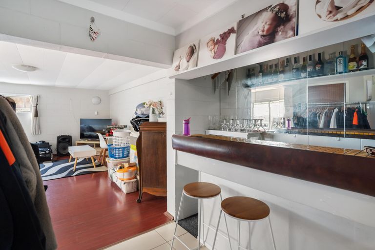 Photo of property in 75 Gossamer Drive, Pakuranga Heights, Auckland, 2010