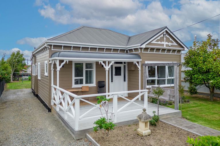 Photo of property in 17 Harris Street, Waimate, 7924
