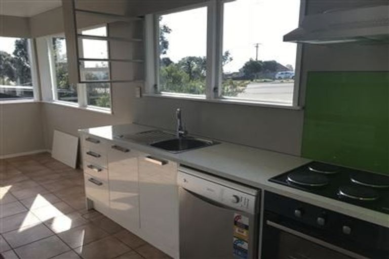 Photo of property in 478 Don Buck Road, Massey, Auckland, 0614