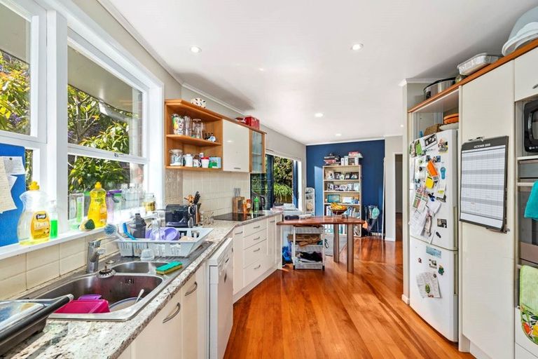 Photo of property in 20 Holt Avenue, Torbay, Auckland, 0630