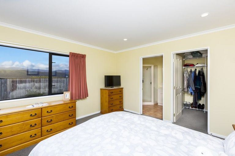 Photo of property in 3 Ormrod Grove, Riverstone Terraces, Upper Hutt, 5018