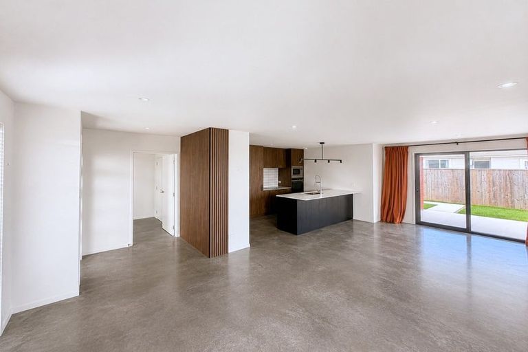 Photo of property in 5 Wheeler Place, Upper Vogeltown, New Plymouth, 4310