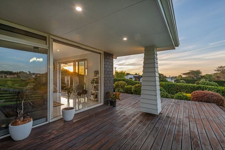 Photo of property in 2 Tutakarae Road, Kelvin Grove, Palmerston North, 4470