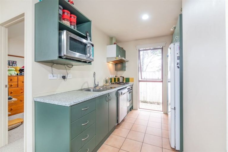 Photo of property in 57 Woodbank Drive, Glen Eden, Auckland, 0602