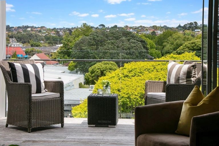 Photo of property in Esplanade Apartments, 8/16 Beach Front Lane, Browns Bay, Auckland, 0630