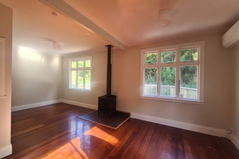 Photo of property in 1122a Paekakariki Hill Road, Paekakariki Hill, Porirua, 5381