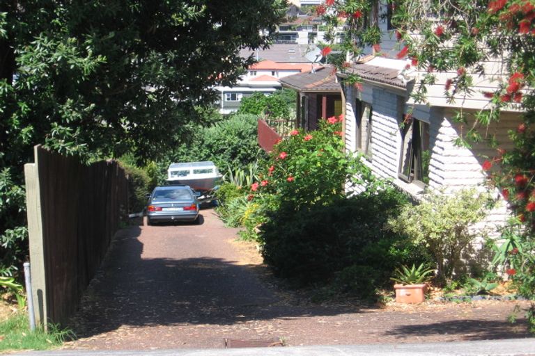 Photo of property in 2/43 Hyde Road, Rothesay Bay, Auckland, 0630