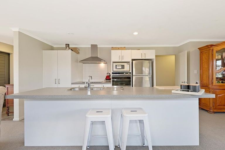 Photo of property in 66 Shillingford Boulevard, Rolleston, 7615