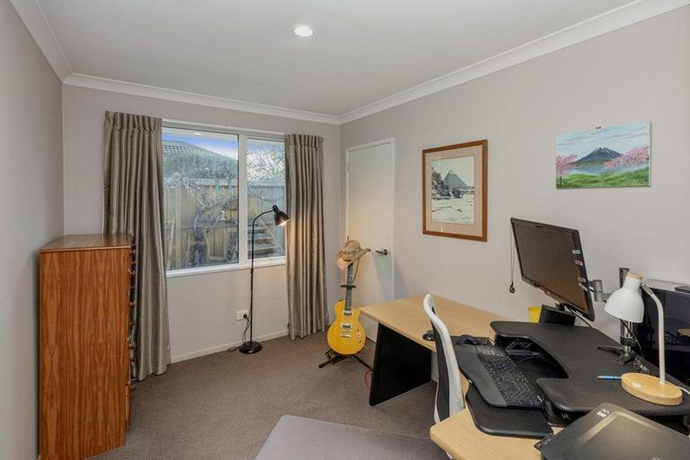 Photo of property in 12 Westpark Drive, Burnside, Christchurch, 8053