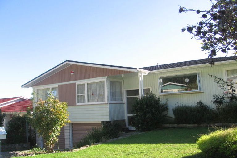 Photo of property in 3 Colonial Grove, Tawa, Wellington, 5028