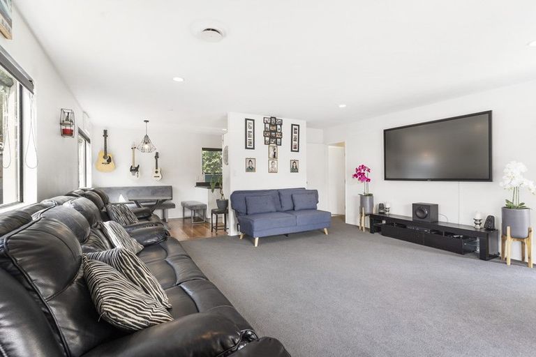Photo of property in 61a Graham Avenue, Te Atatu Peninsula, Auckland, 0610