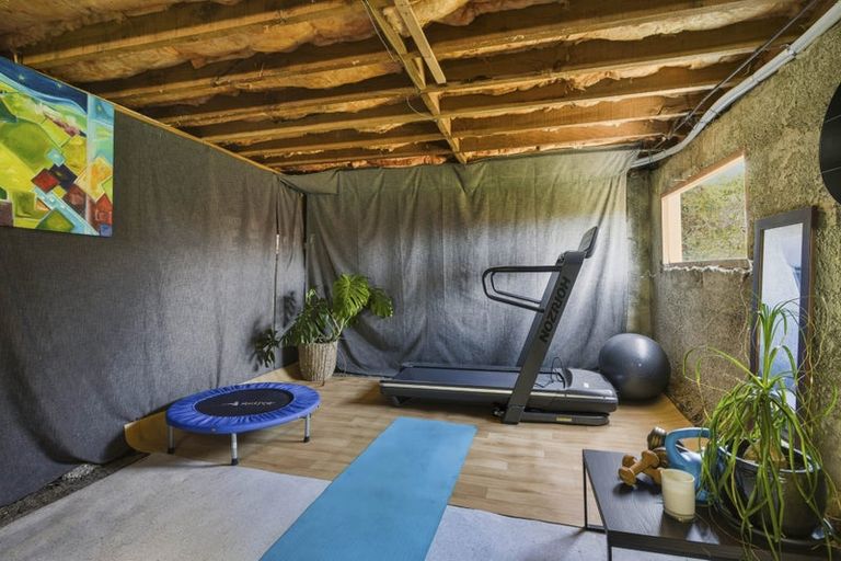 Photo of property in 25 Pioneer Crescent, Helensburgh, Dunedin, 9010