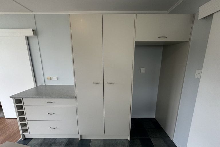 Photo of property in 46 Catherine Crescent, Paparangi, Wellington, 6037