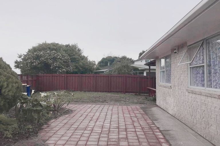 Photo of property in 24 Finlow Drive, Te Atatu South, Auckland, 0610