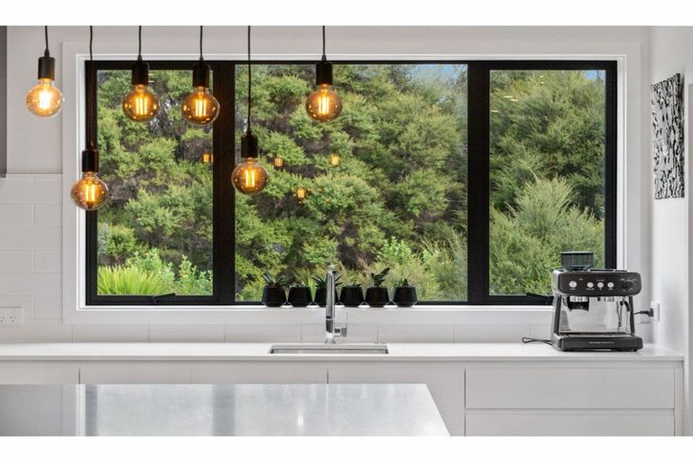 Photo of property in 5 Libertia Lane, Orewa, 0931