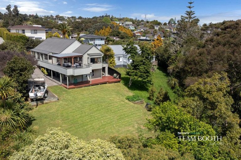 Photo of property in 126 Lynn Road, Bayview, Auckland, 0629