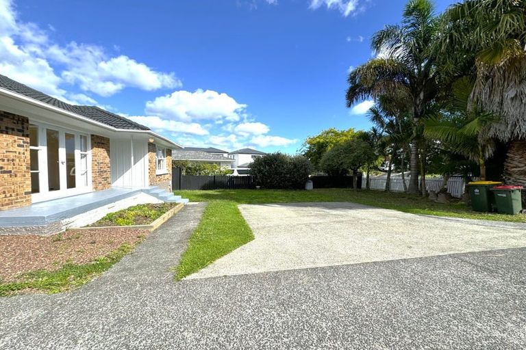Photo of property in 23 Megan Avenue, Pakuranga Heights, Auckland, 2010